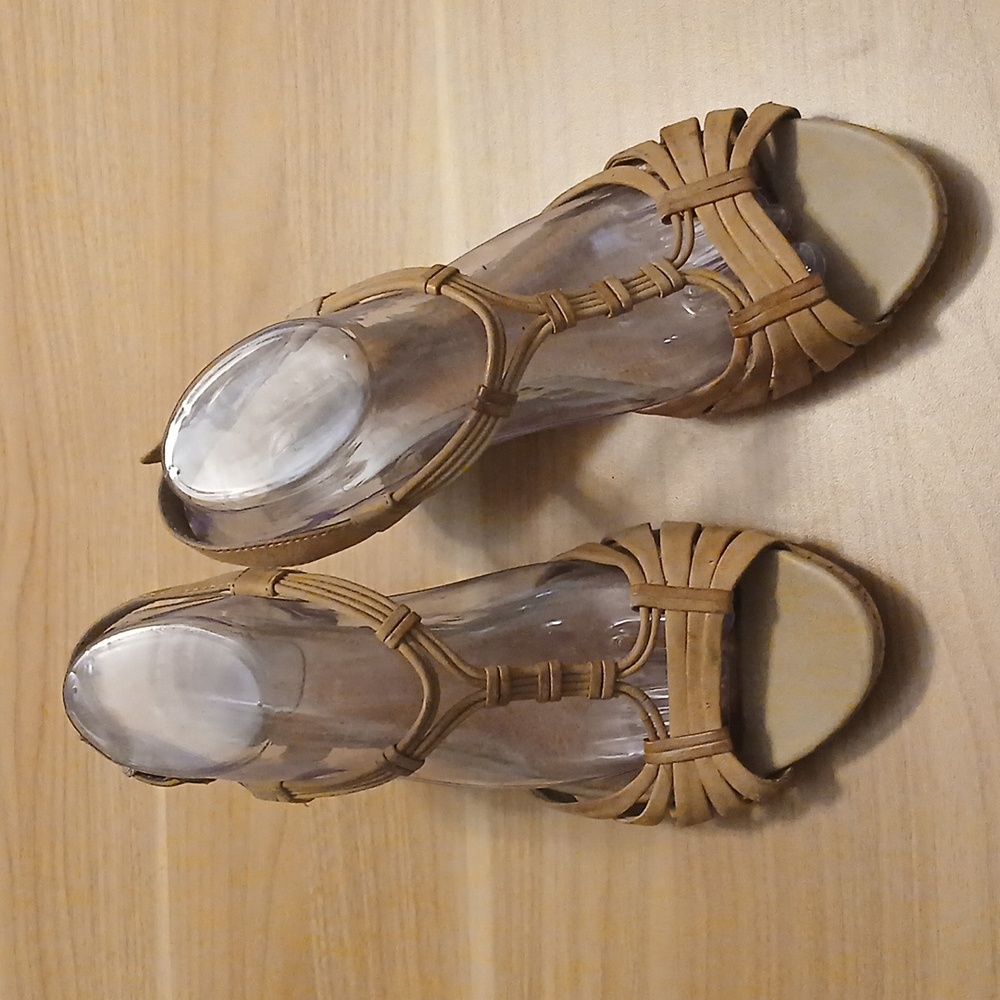 Clarks "Boho Vibe" Leather Tan Wedge Sandals in Size 9.5M